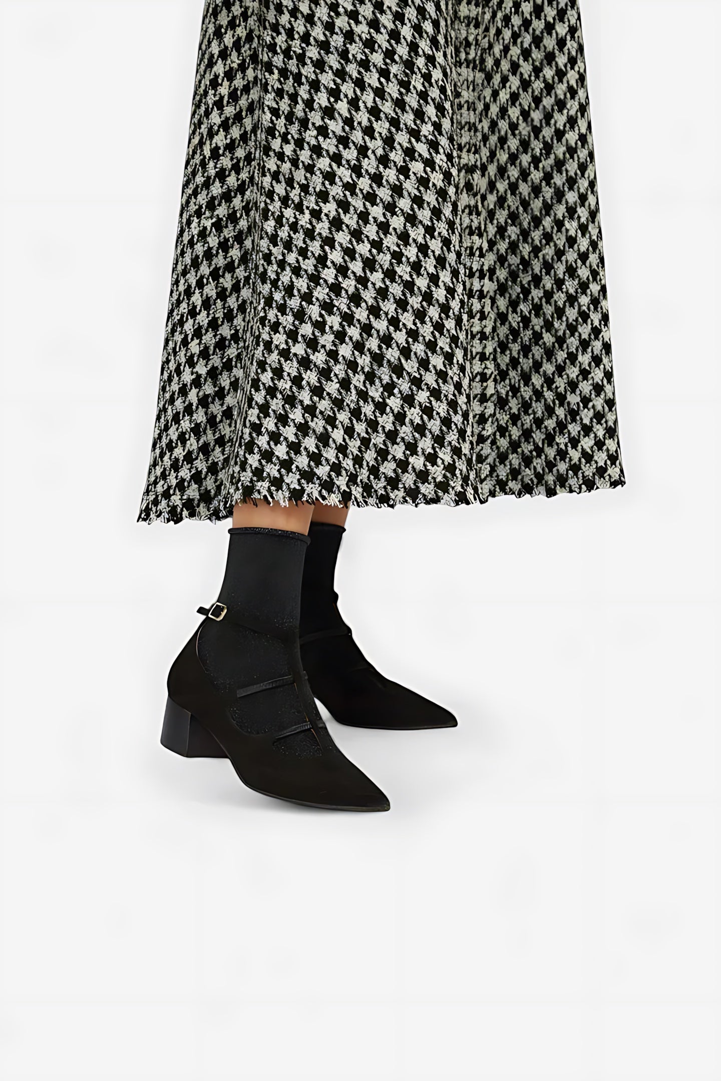 Amara – Crisscross Pointed Toe Kitten Heels