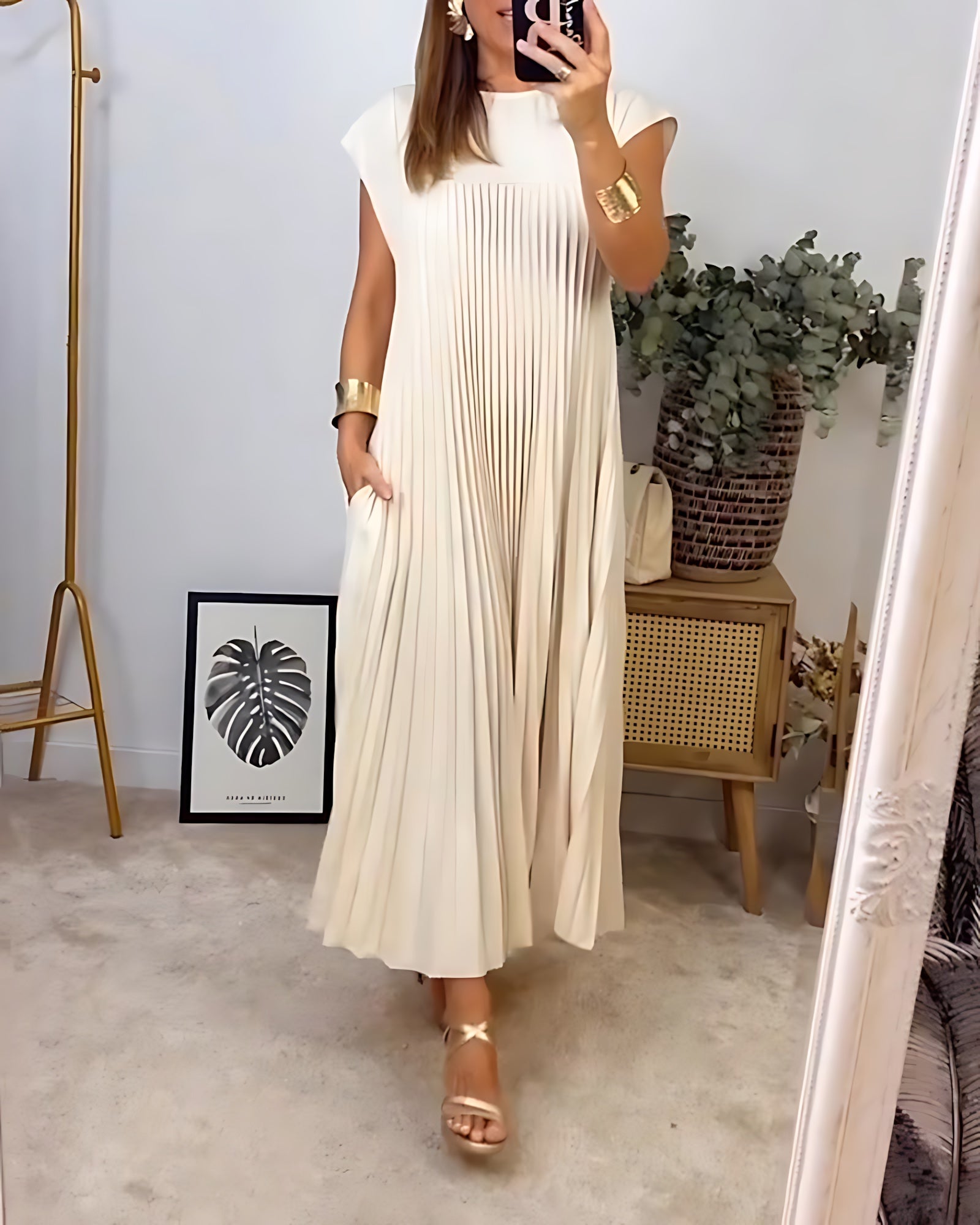 Della – Pleated Crew Neck Cocktail Maxi Dress