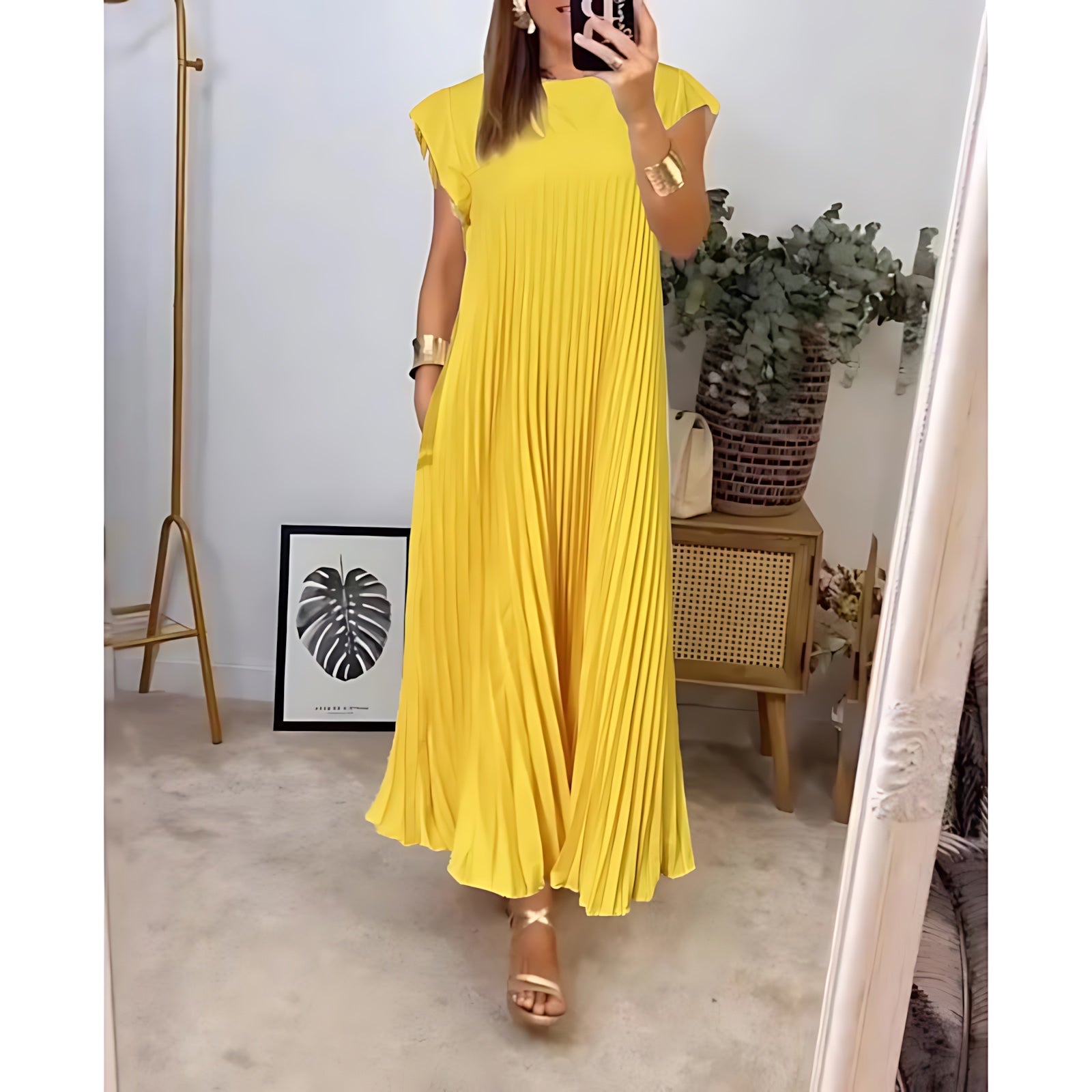 Della – Pleated Crew Neck Cocktail Maxi Dress