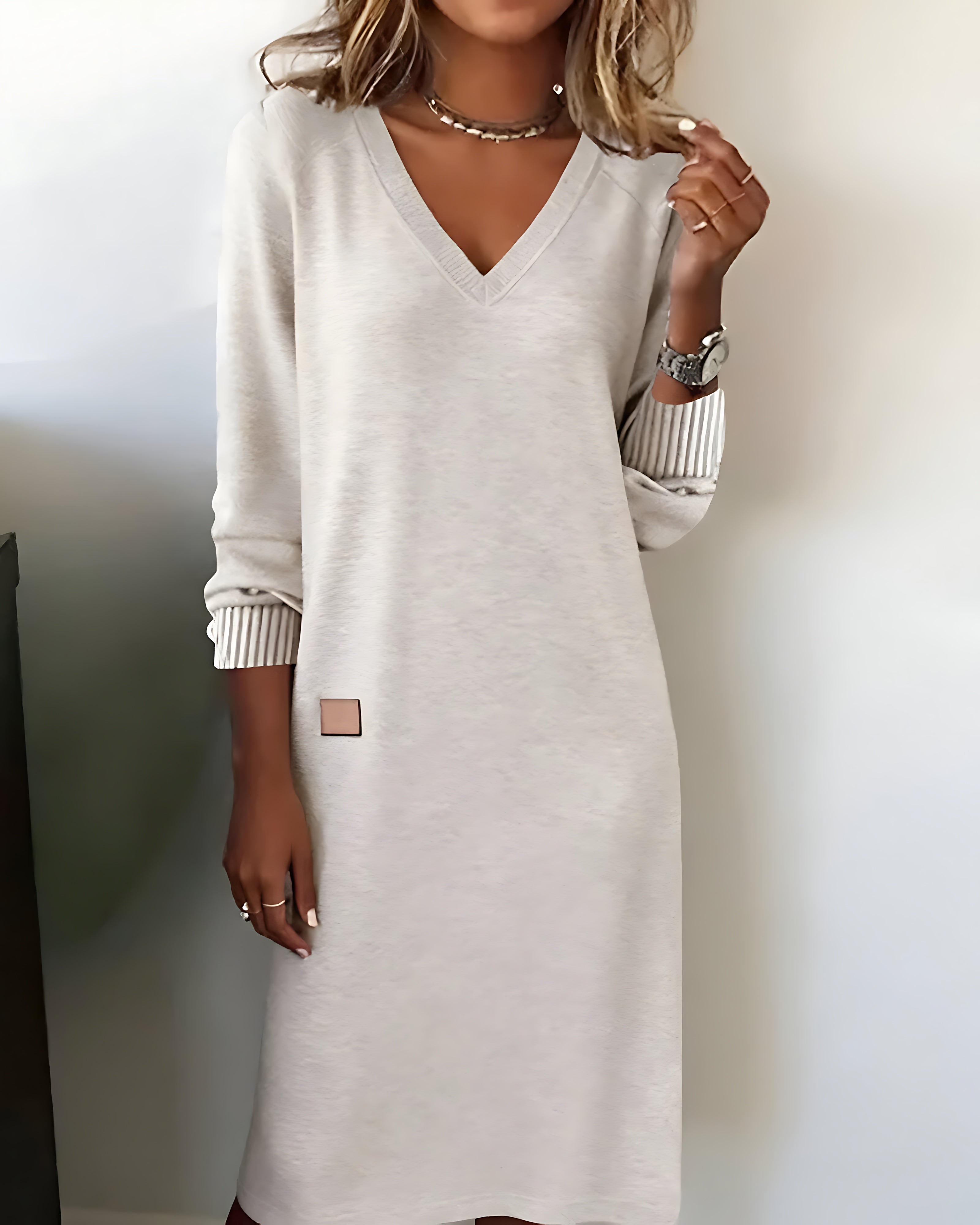 Rylee – V Neck Long Sleeve Shift Midi Dress