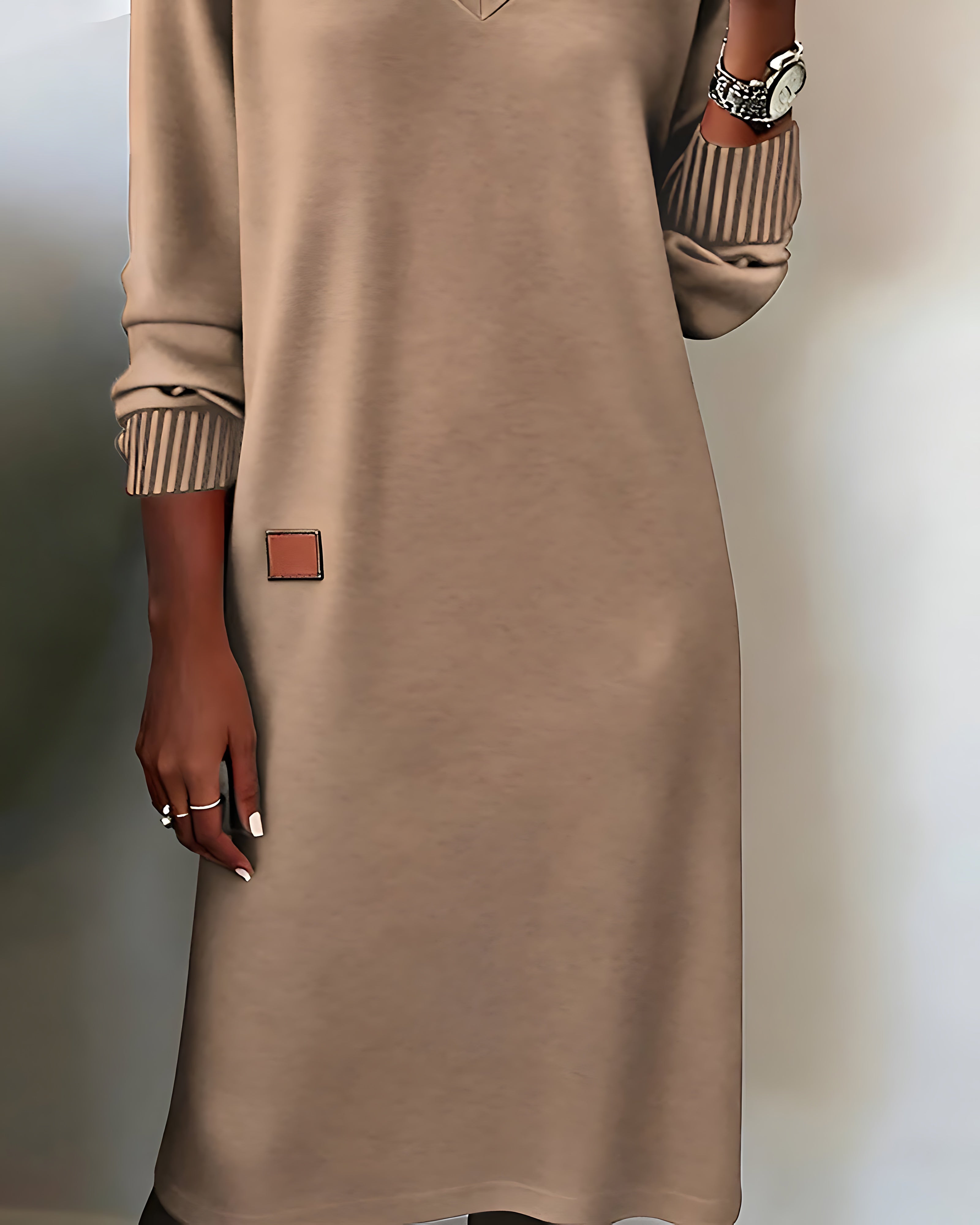 Rylee – V Neck Long Sleeve Shift Midi Dress