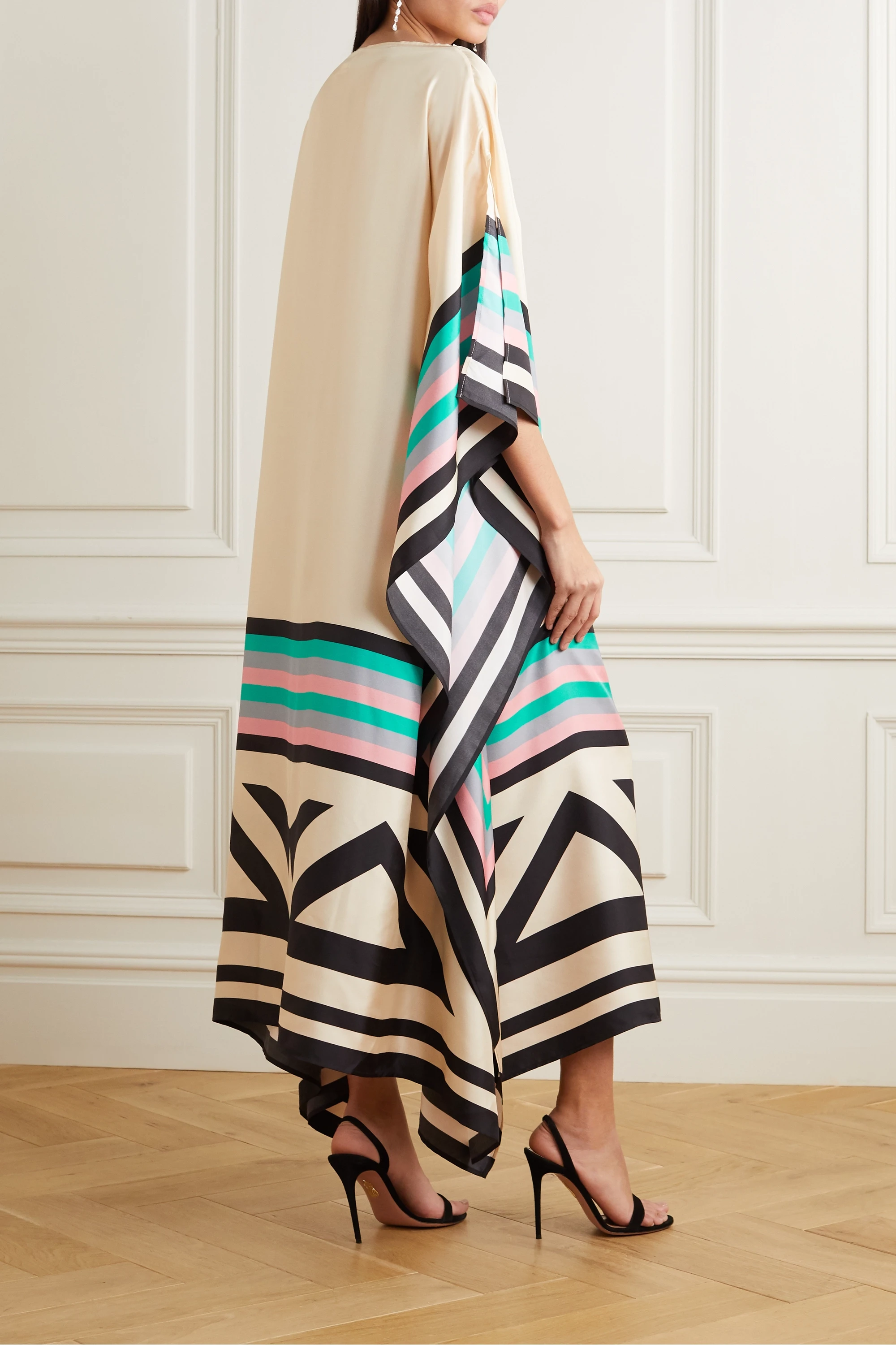 Hazel – Geometric Print Batwing Sleeve Kaftan Maxi Dress