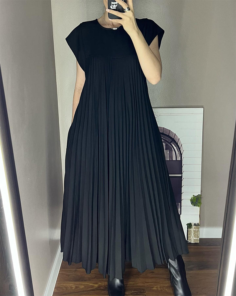 Della – Pleated Crew Neck Cocktail Maxi Dress