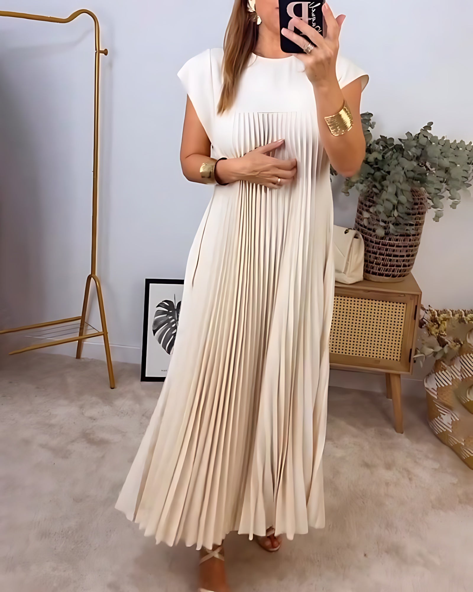 Della – Pleated Crew Neck Cocktail Maxi Dress
