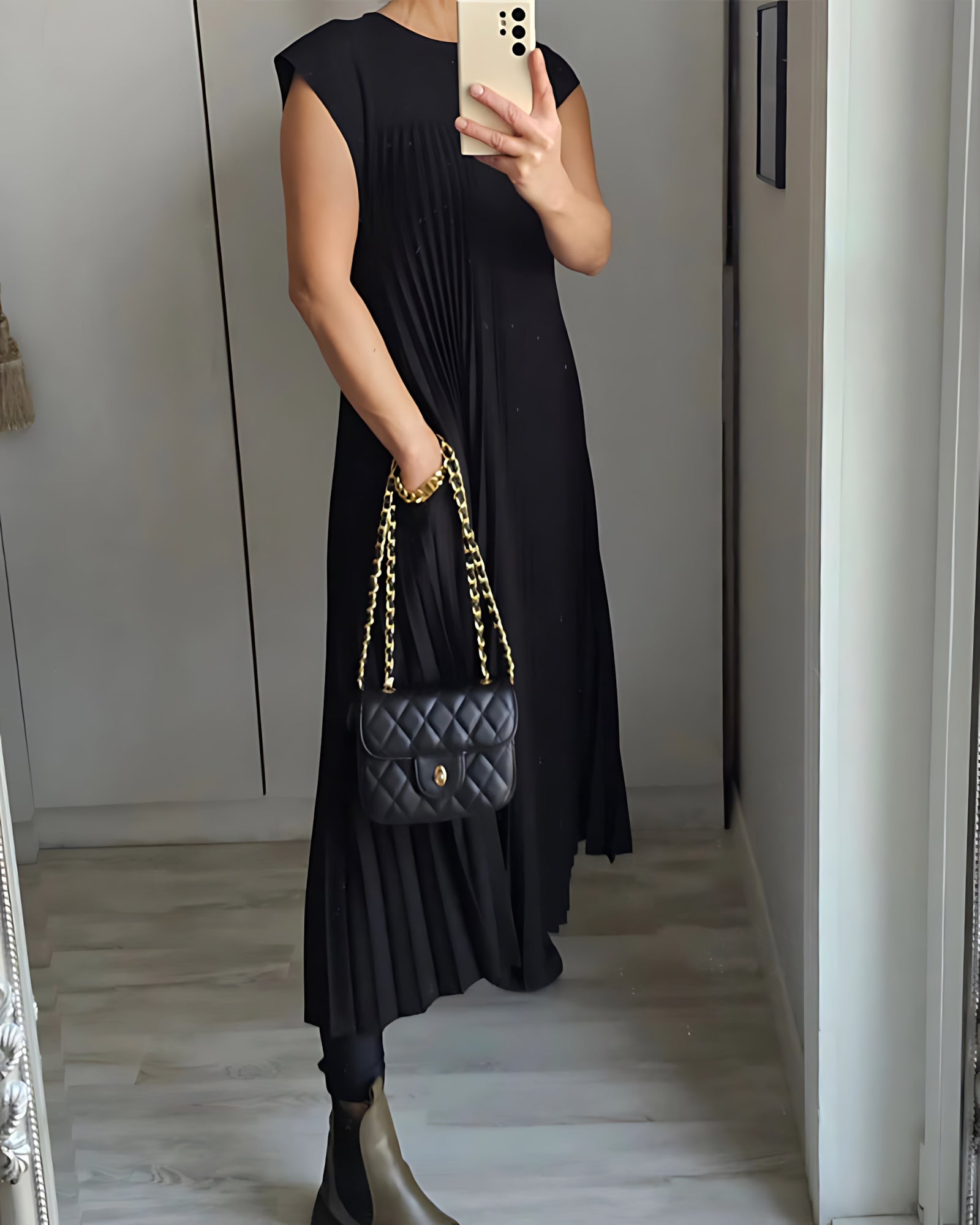 Della – Pleated Crew Neck Cocktail Maxi Dress