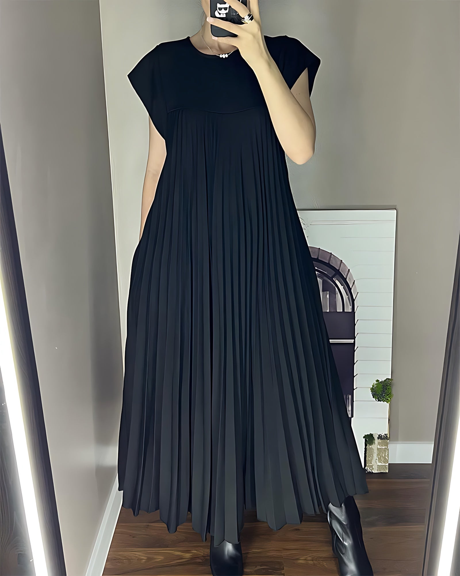 Della – Pleated Crew Neck Cocktail Maxi Dress