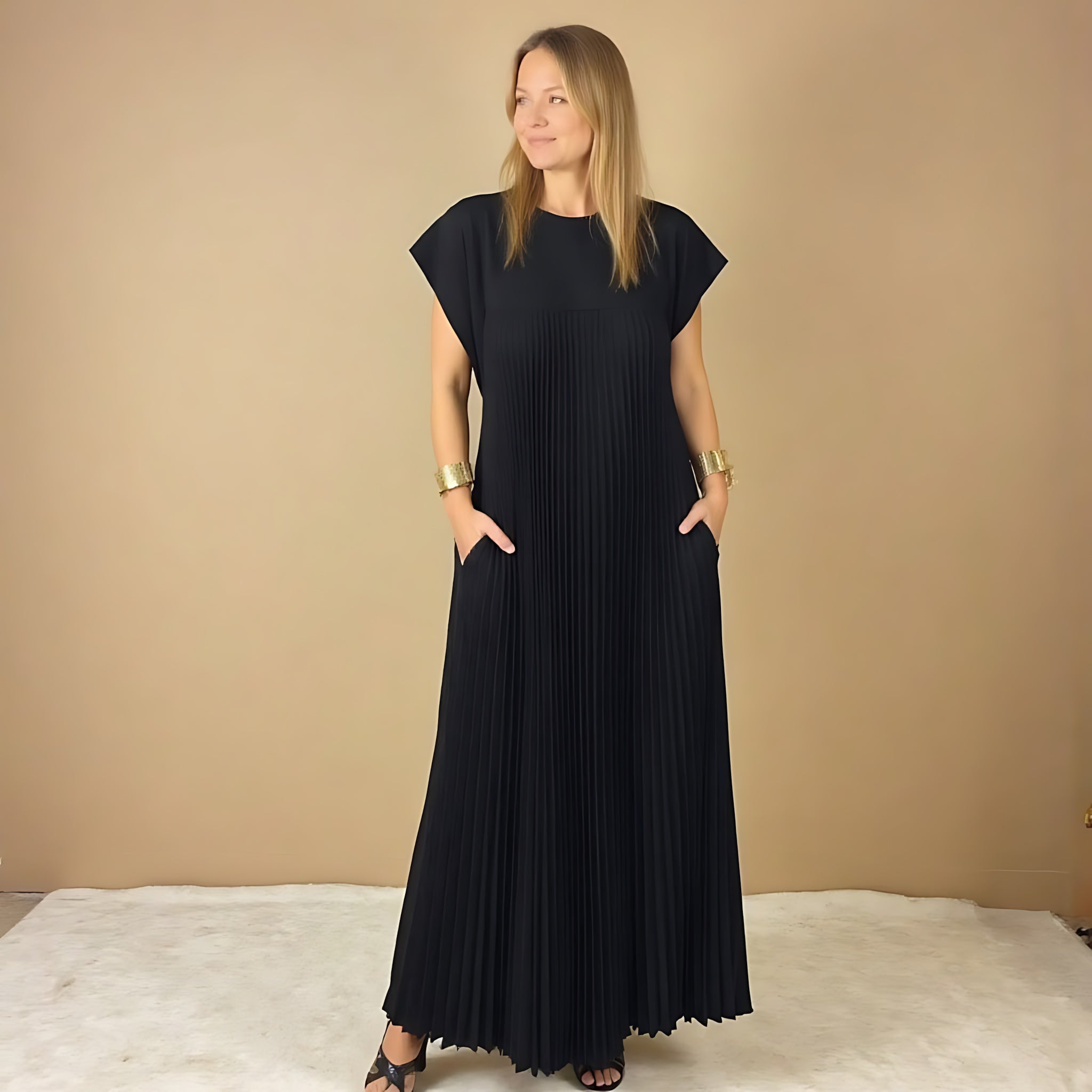 Della – Pleated Crew Neck Cocktail Maxi Dress