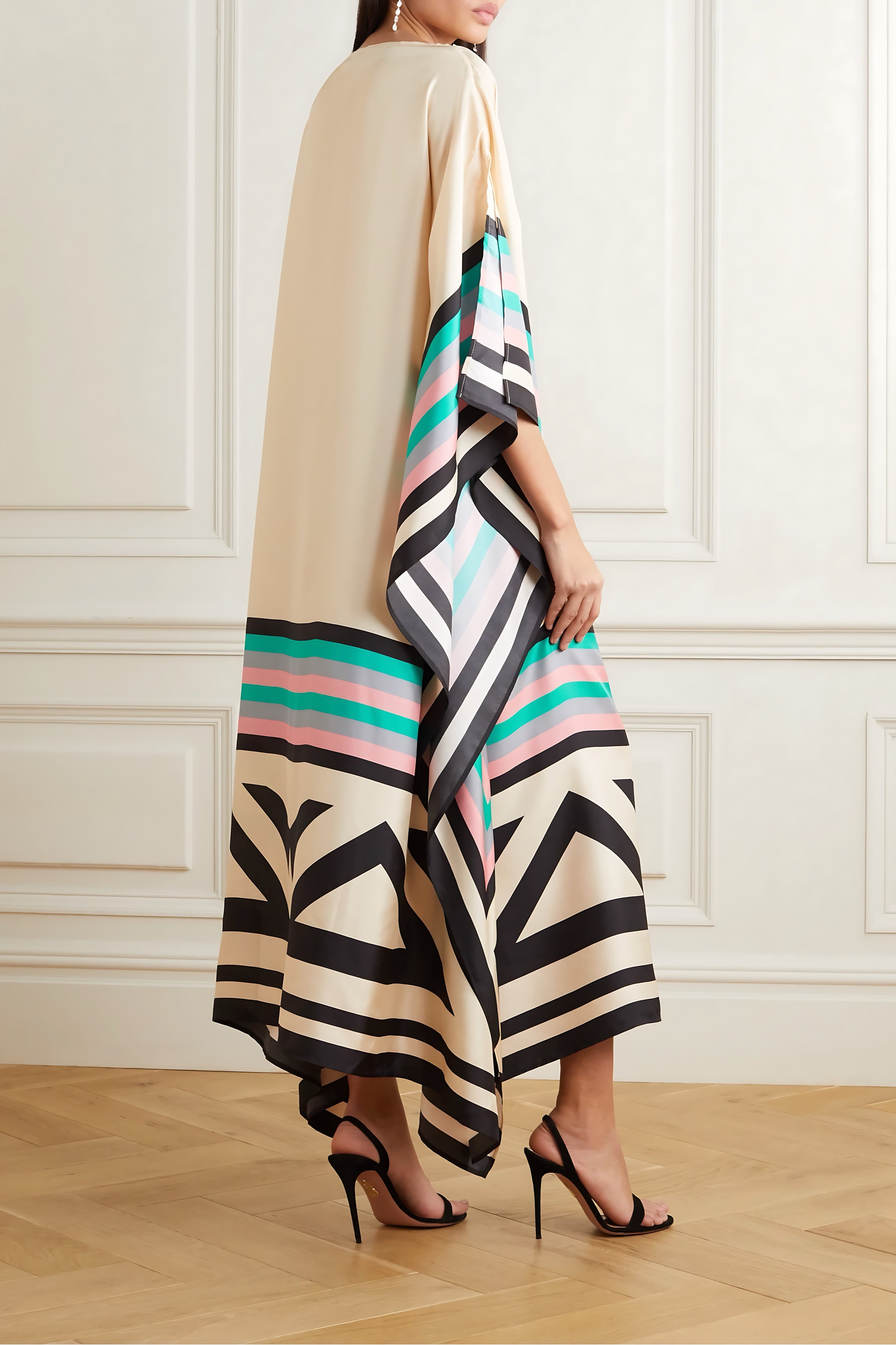 Hazel – Geometric Print Batwing Sleeve Kaftan Maxi Dress