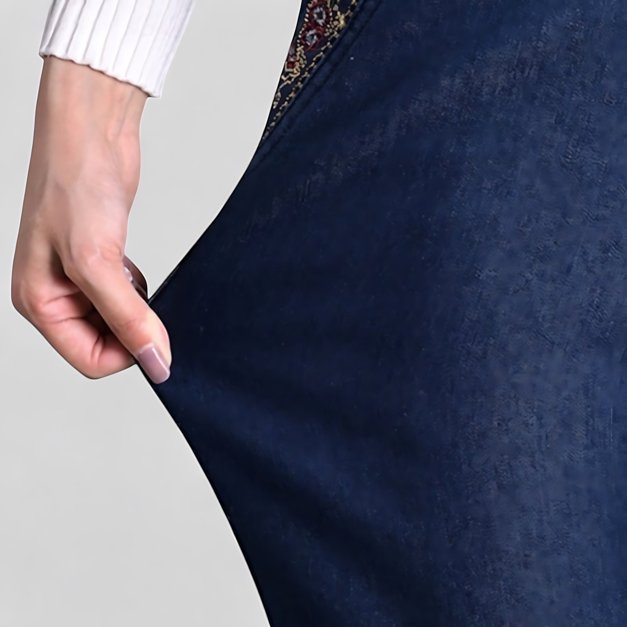 Imogen – Elastic Waist Slim Straight Leg Pants