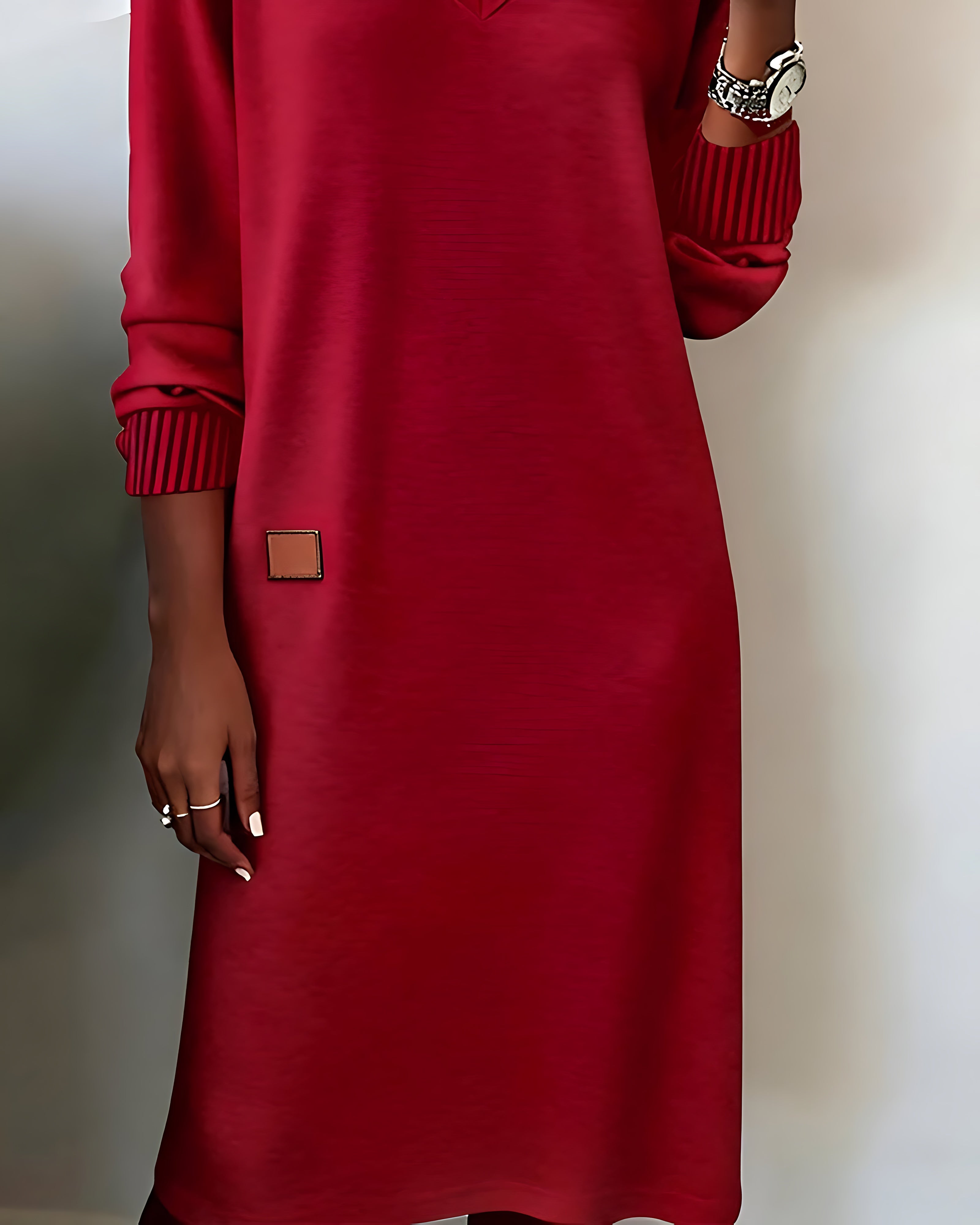 Rylee – V Neck Long Sleeve Shift Midi Dress