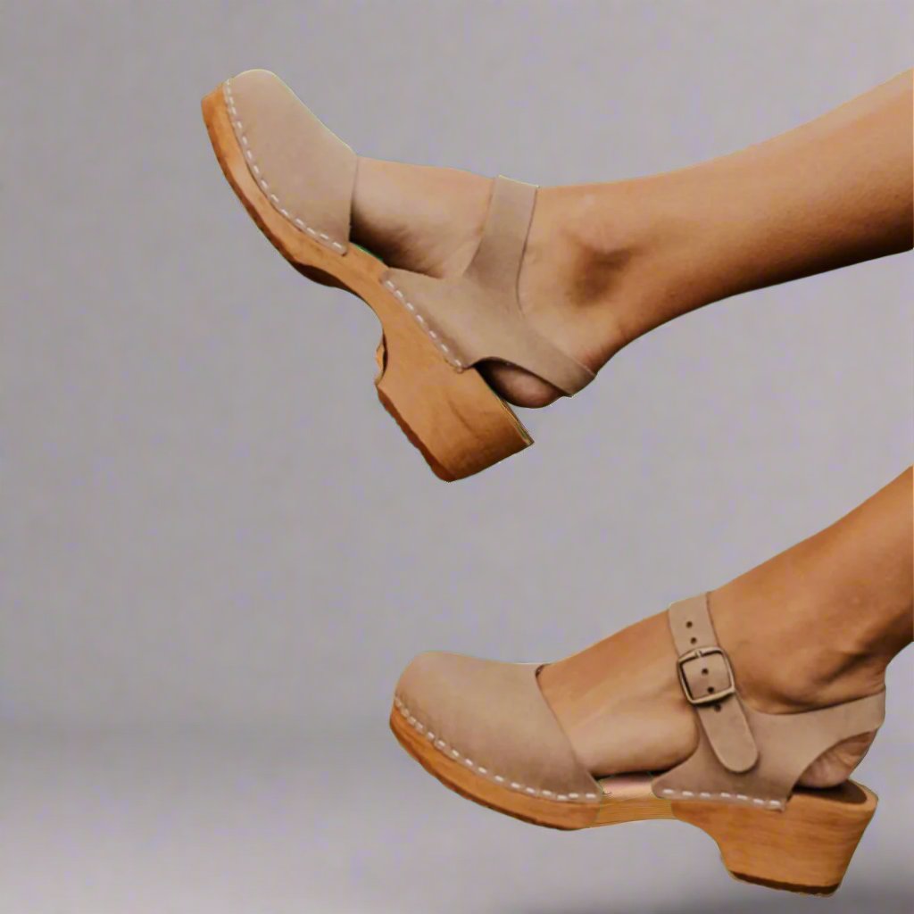 Ellie – Suede Closed Toe Platform Clogs